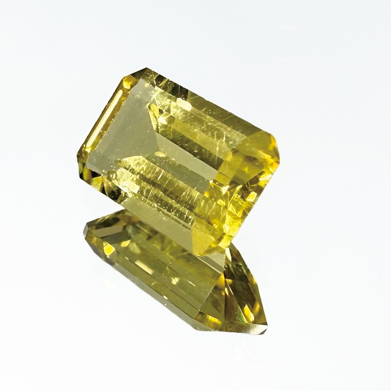 10009799：カナリートルマリン　日独ソーティング付き　　EM　6.06×4.01ｍｍ　0.574ct　