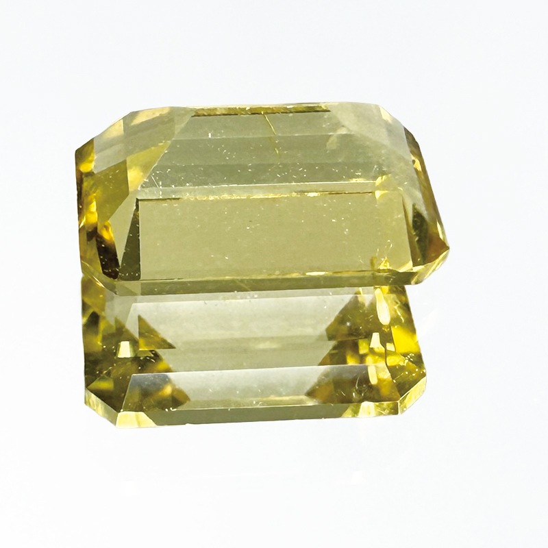 10009799：カナリートルマリン　日独ソーティング付き　　EM　6.06×4.01ｍｍ　0.574ct　