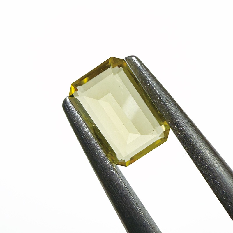 10009799：カナリートルマリン　日独ソーティング付き　　EM　6.06×4.01ｍｍ　0.574ct　