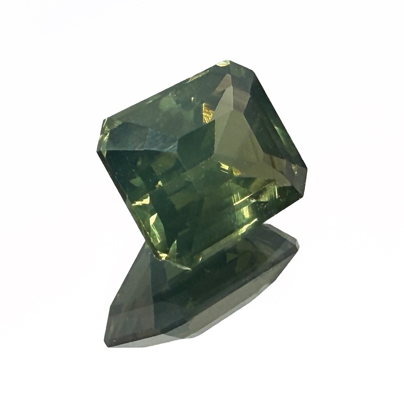 10009836:グリーンジルコン EM 7.7×6.2 2.24ct
