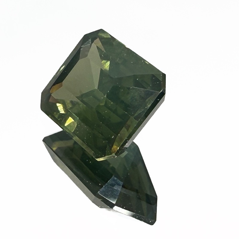 10009836:グリーンジルコン EM 7.7×6.2 2.24ct