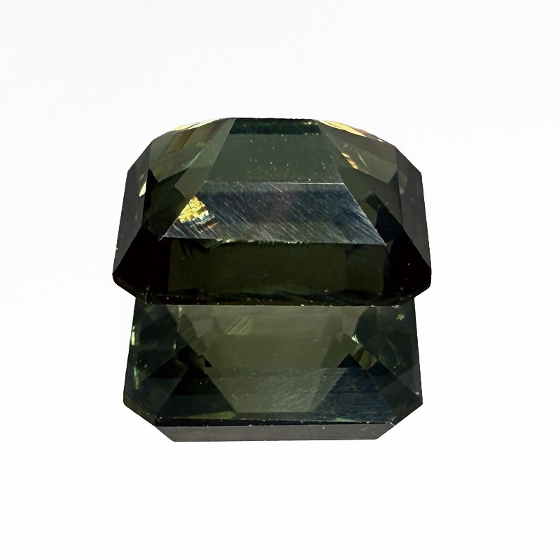 10009836:グリーンジルコン EM 7.7×6.2 2.24ct