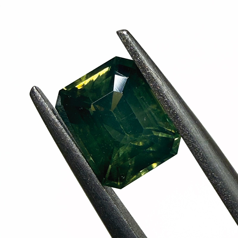 10009836:グリーンジルコン EM 7.7×6.2 2.24ct