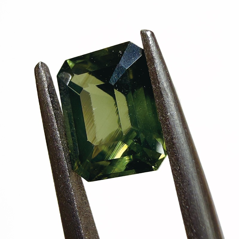 10009836:グリーンジルコン EM 7.7×6.2 2.24ct