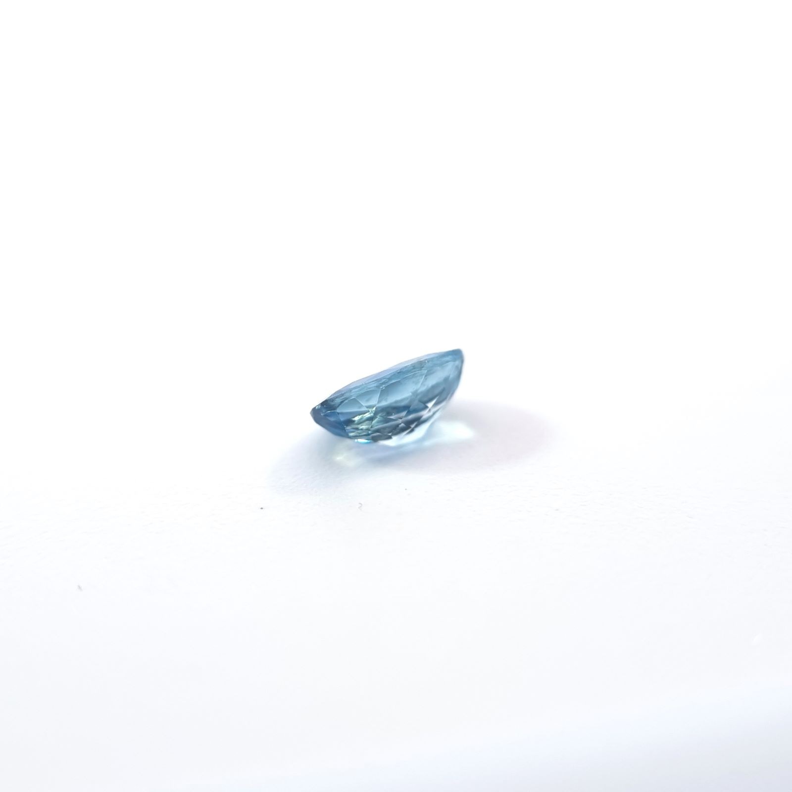 No.10007188：アクアマリン　OV 5.0×3.9ｍｍ 0.26ct