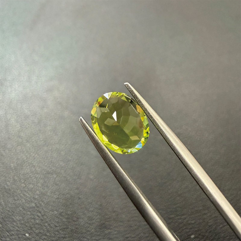 10009017：ペリドットOV10.0×8.0ｍｍ2.85ct