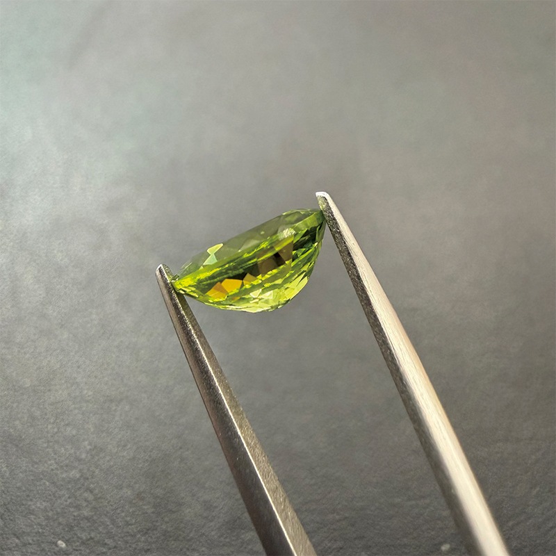 10009017：ペリドットOV10.0×8.0ｍｍ2.85ct