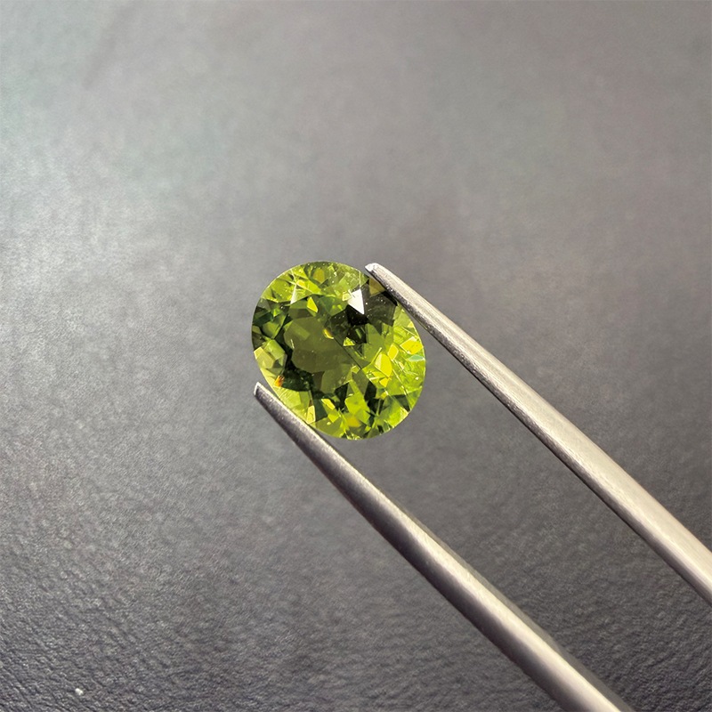 10009017：ペリドットOV10.0×8.0ｍｍ2.85ct
