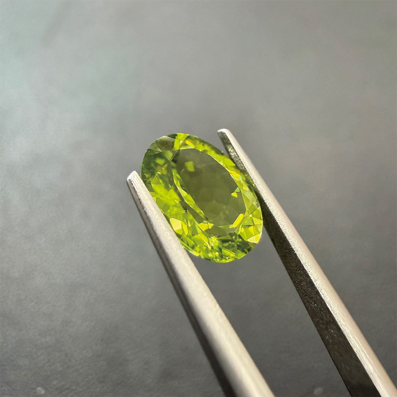 10009017：ペリドットOV10.0×8.0ｍｍ2.85ct
