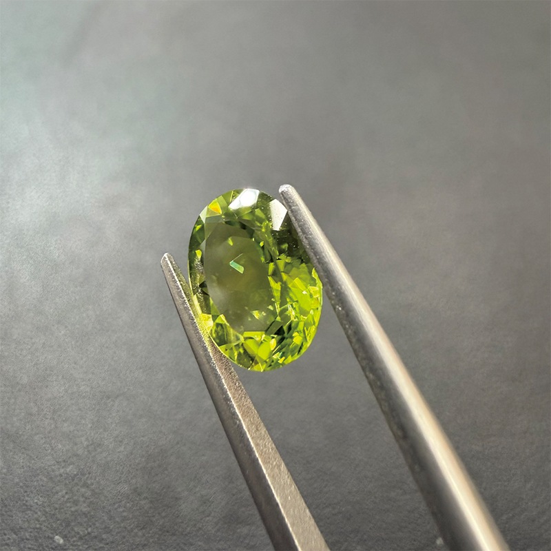 10009017：ペリドットOV10.0×8.0ｍｍ2.85ct