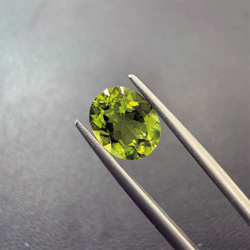 10009017：ペリドットOV10.0×8.0ｍｍ2.85ct