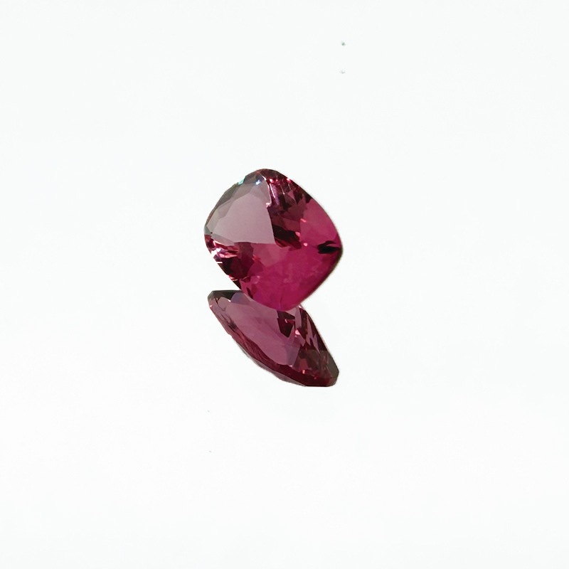 多彩なスピネル 10006656：スピネル CU 5.9×4mm 0.47ct | | JEWELRY VALLEY