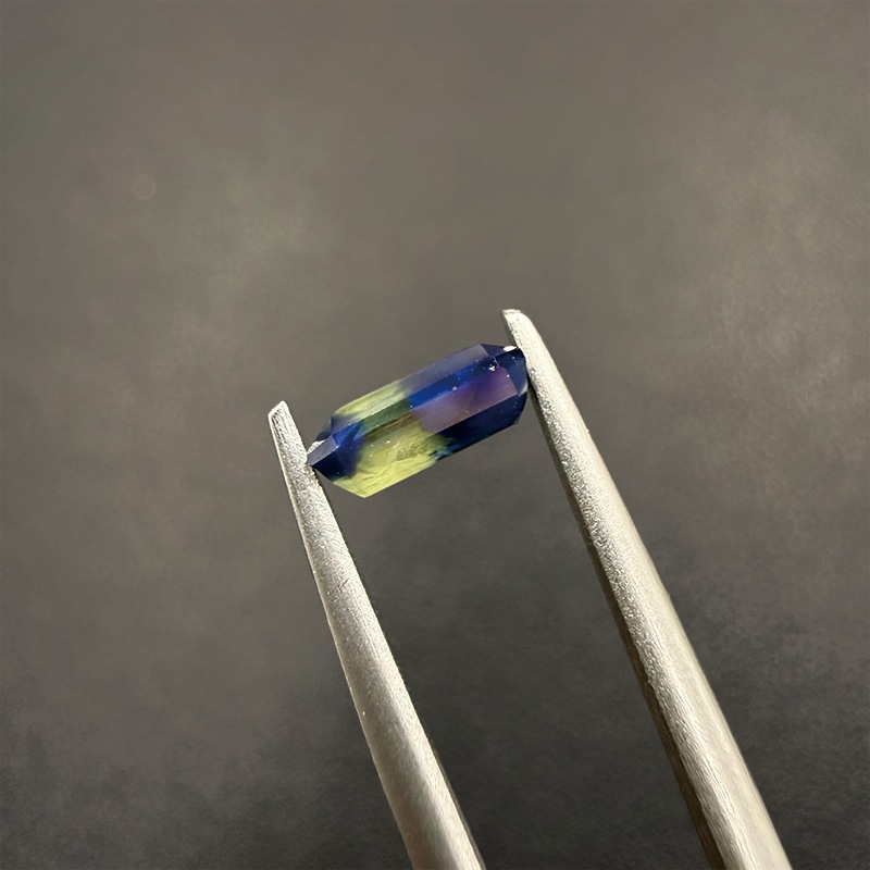 83：バイカラーサファイア OCT 6.9×4.3mm 0.96ct | | JEWELRY VALLEY