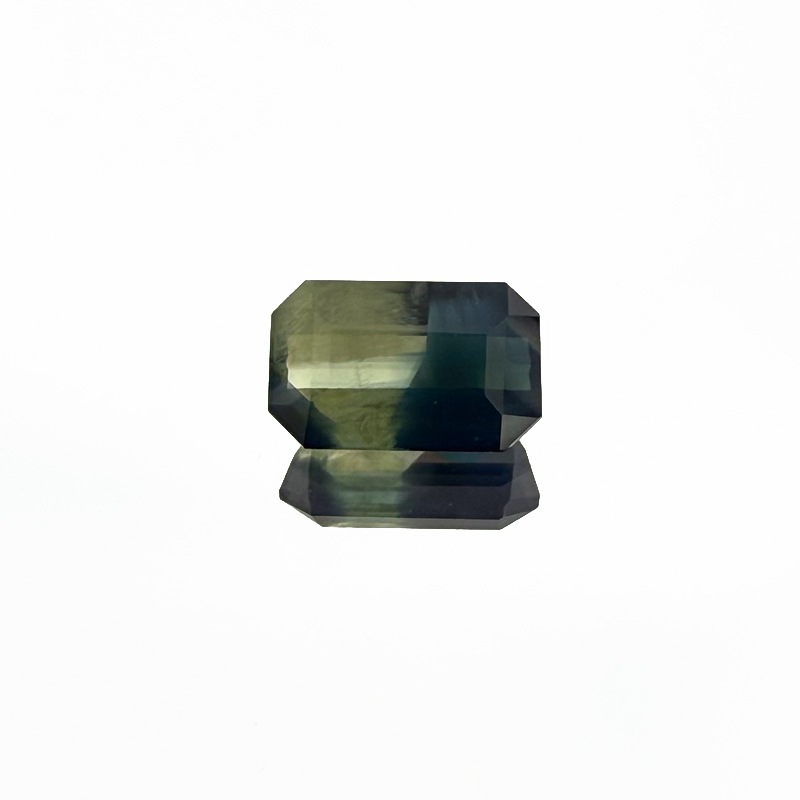83:バイカラーサファイア OCT 6.9×4.3mm 0.96ct