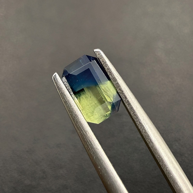 ★サファイア★ 83：バイカラーサファイア OCT 6.9×4.3mm 0.96ct | | JEWELRY VALLEY