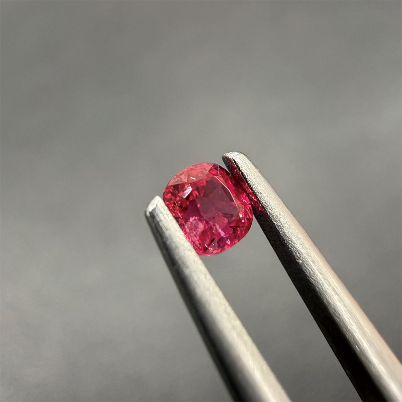 10001596：スピネル　3.4×3.1ｍｍ　0.22ct