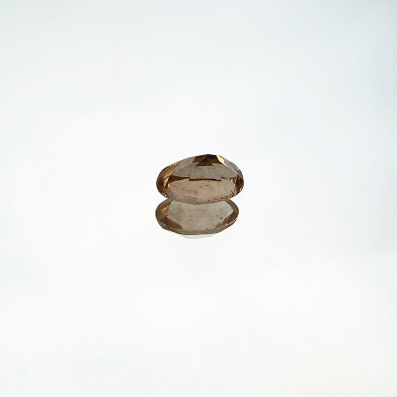 ガーネット（蛍光タイプ）OV6.2×4.1mm 0.64ct