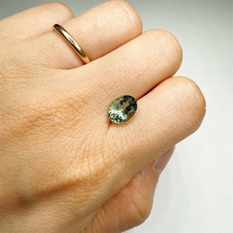 トルマリン　OV 9.0×7.0mm　1.97ct