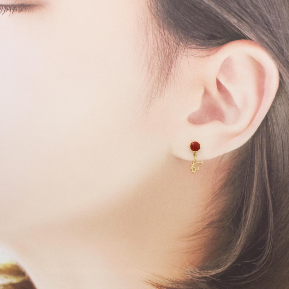 k18⭐︎蝶・バタフライ・蝶々⭐︎本珊瑚⭐︎ピアス K18YG 赤珊瑚 ピアス 蝶 バタフライ ラウンド カボションカット