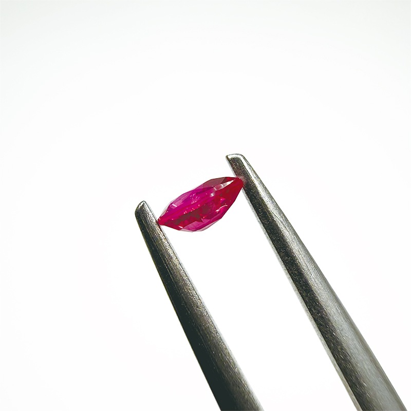 10005151：ビルマ産ルビー PS4.0×3.0mm 0.18ct
