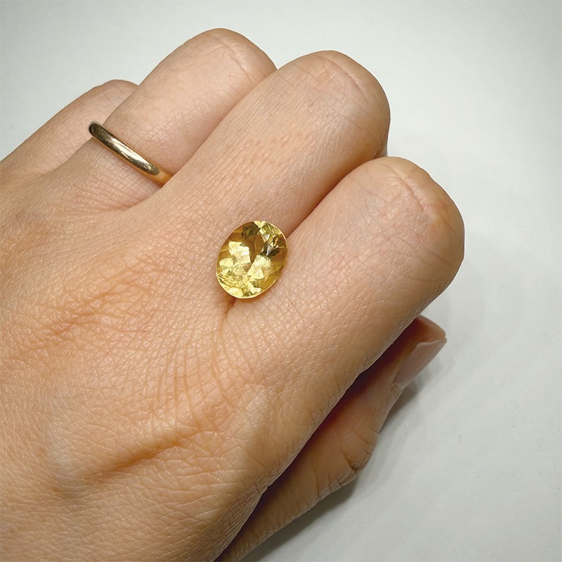 10008896：イエローベリル　OV　10.1×8.1ｍｍ　2.63ct