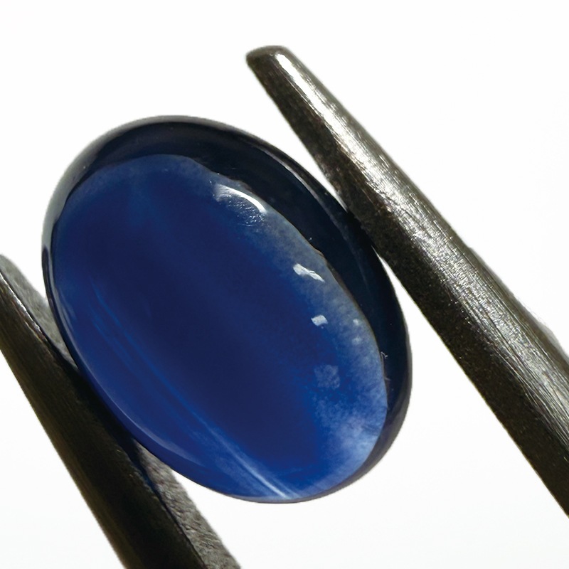 10009770：サファイア OVカボション 6.9×5.1mm 0.96ct