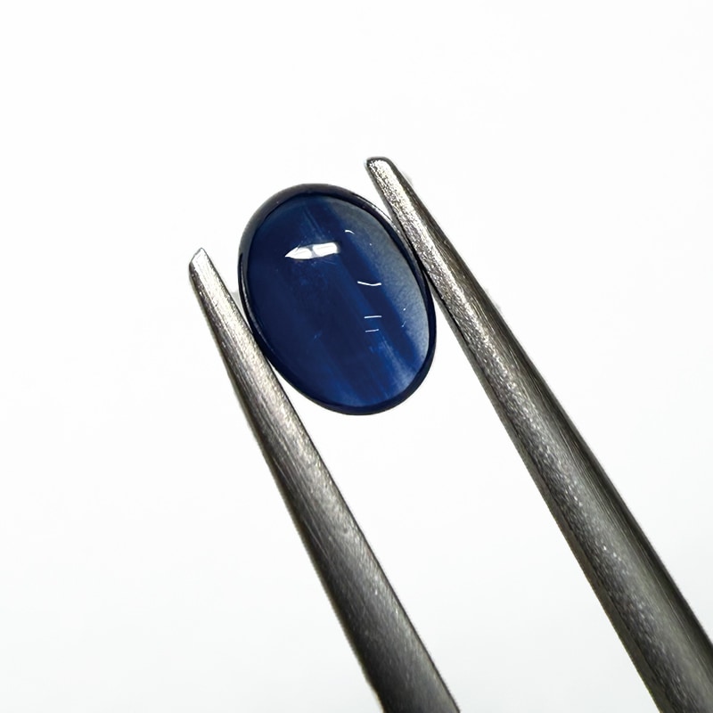 10009770：サファイア OVカボション 6.9×5.1mm 0.96ct