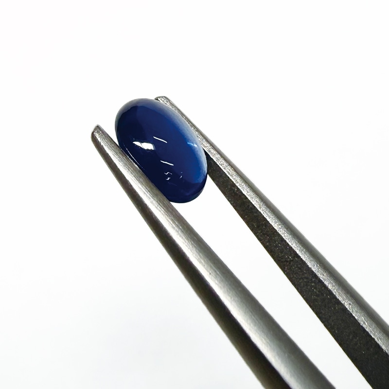 10009770：サファイア OVカボション 6.9×5.1mm 0.96ct