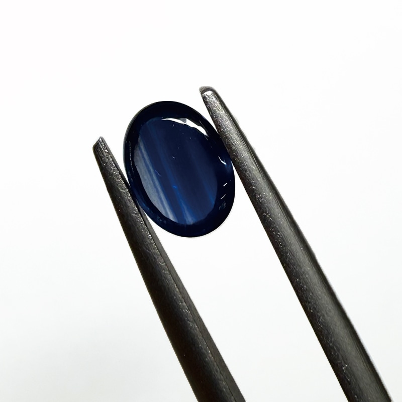 10009770：サファイア OVカボション 6.9×5.1mm 0.96ct