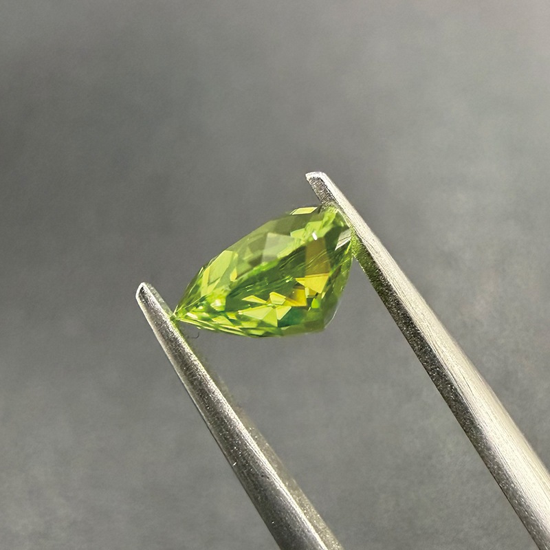 461:ペリドット HT 7.8×9.9mm 2.31ct