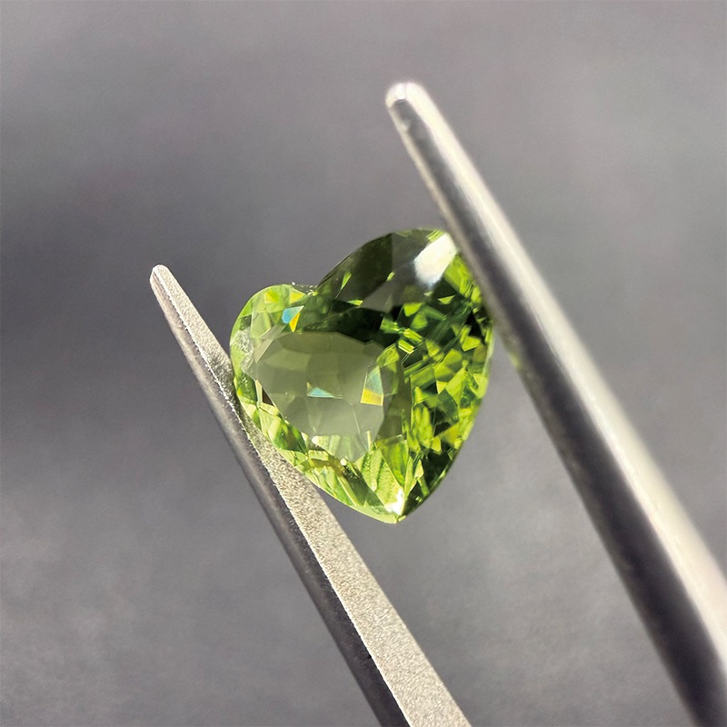 461:ペリドット HT 7.8×9.9mm 2.31ct