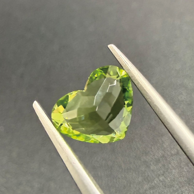 461:ペリドット HT 7.8×9.9mm 2.31ct