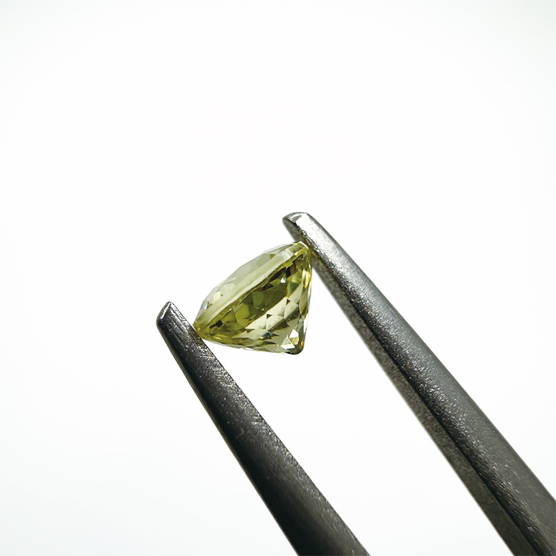 マリガーネット OV 4.1×3.7mm 0.32ct