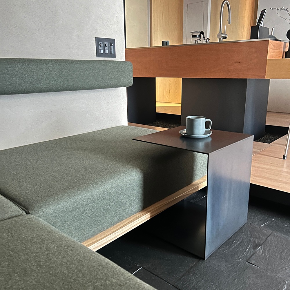 コの字型サイドテーブル