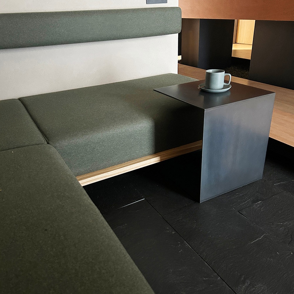 コの字型サイドテーブル