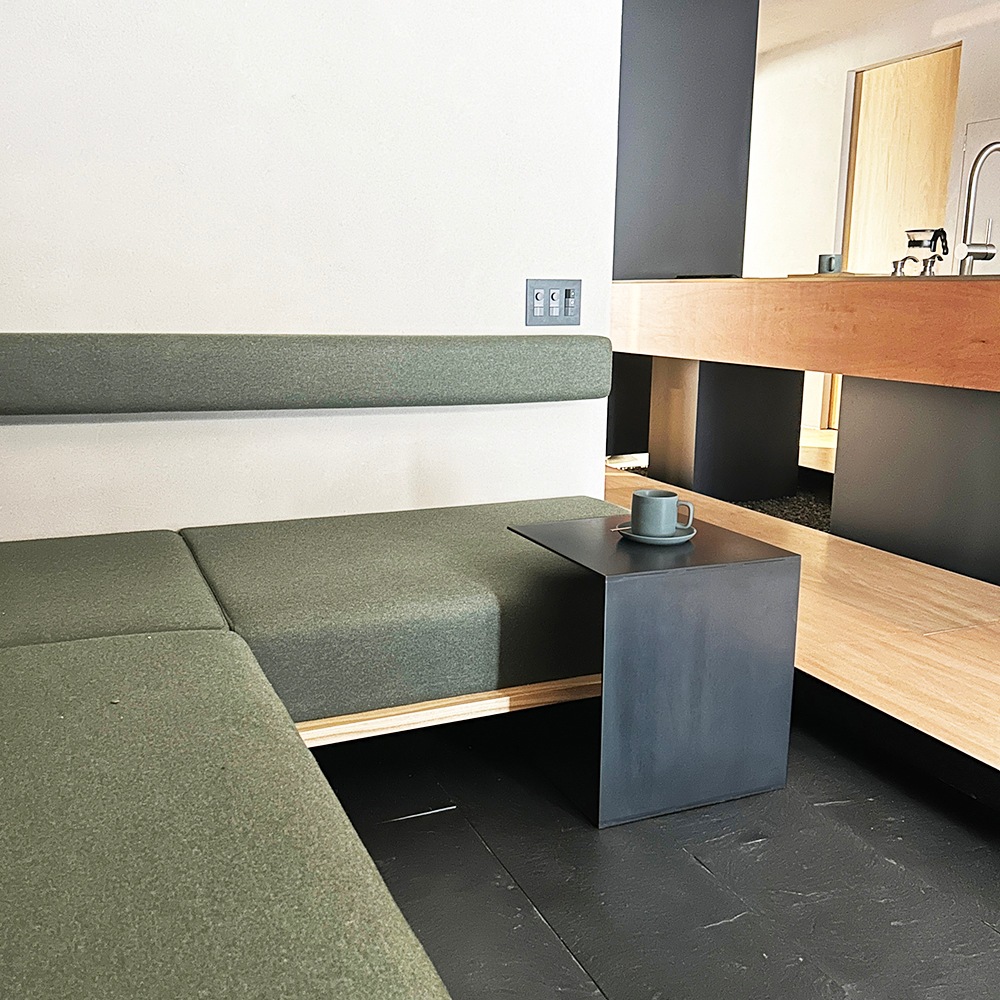 コの字型サイドテーブル