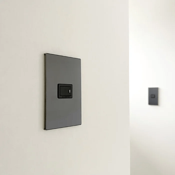 aizara 黒皮鉄スイッチプレート 長穴