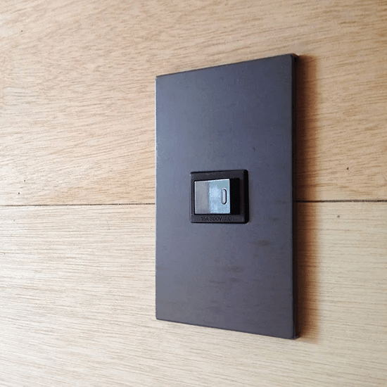 aizara 黒皮鉄スイッチプレート 長穴