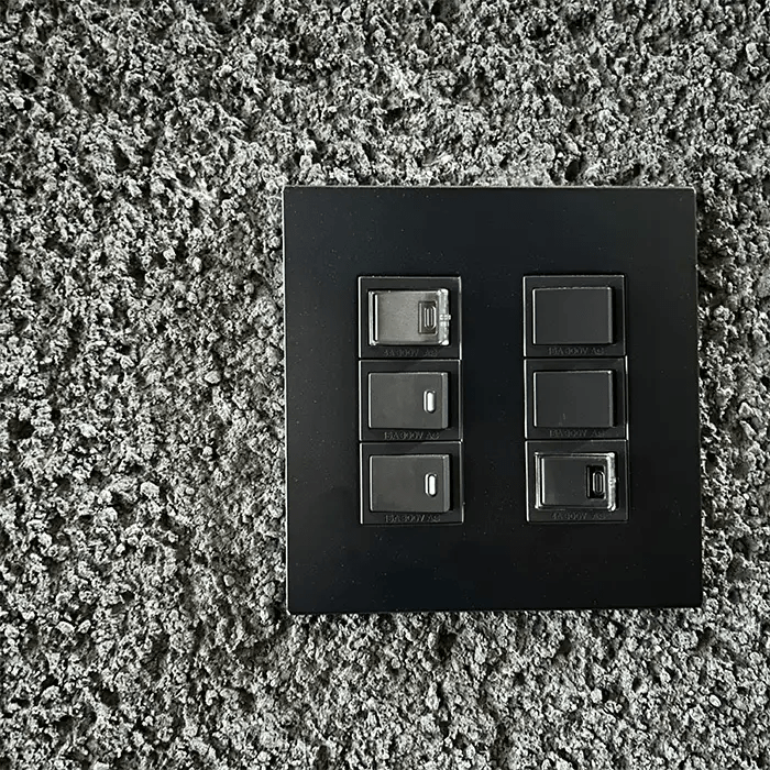 aizara 黒皮鉄スイッチプレート 長穴