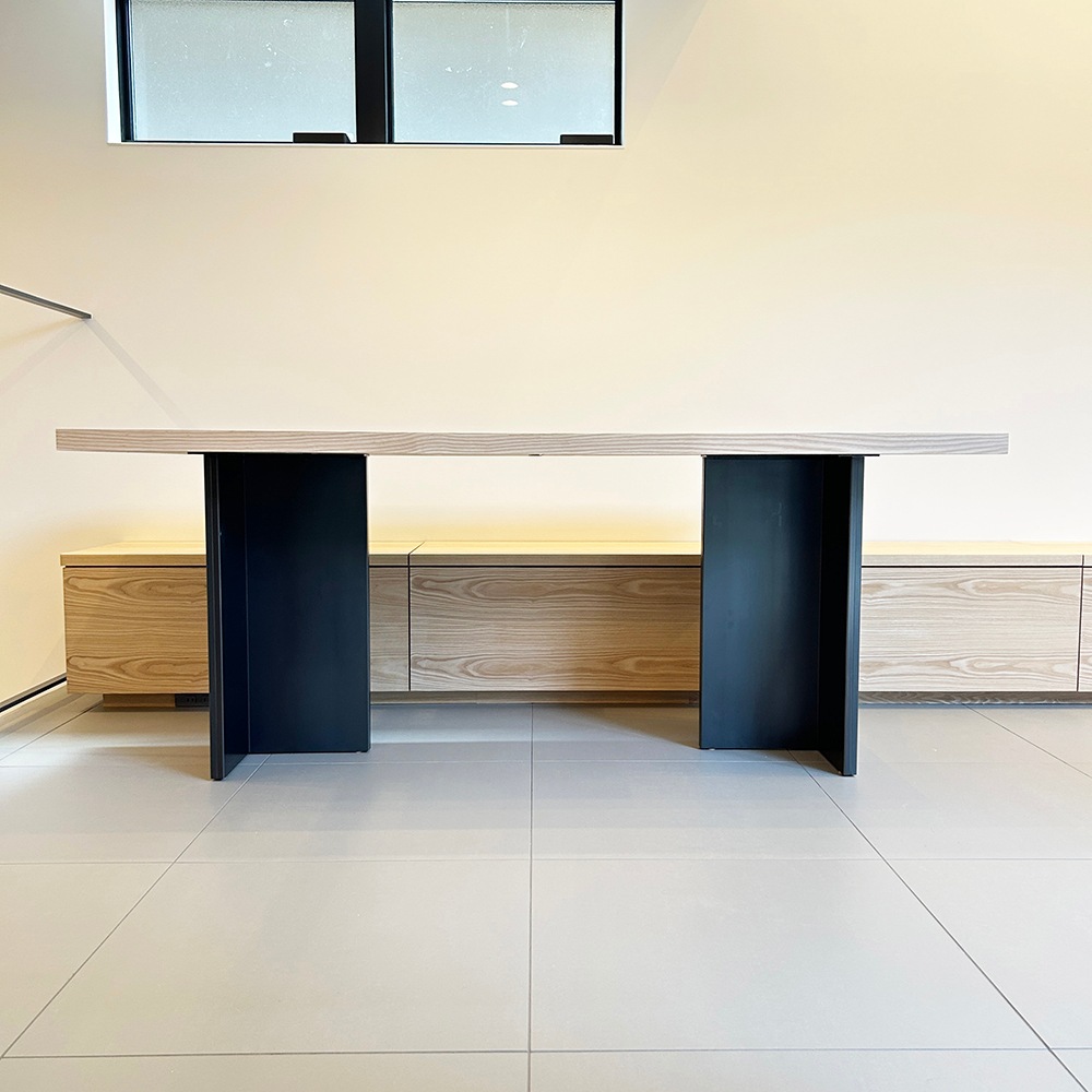 Tの字型テーブルレッグ