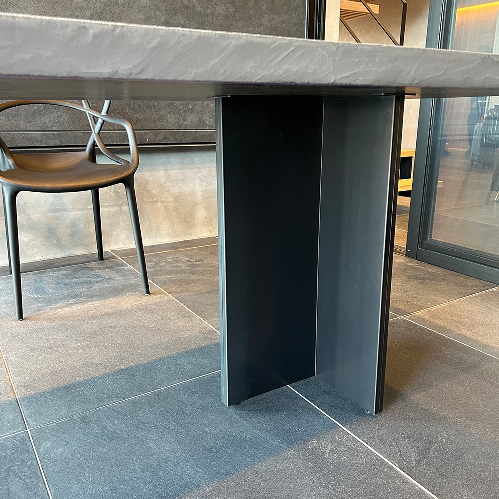 Tの字型テーブルレッグ