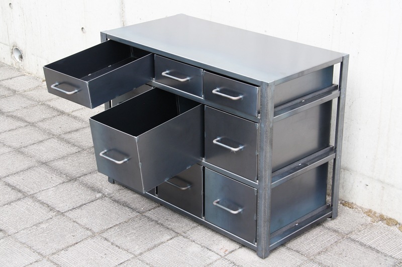 黒皮鉄のストッカー