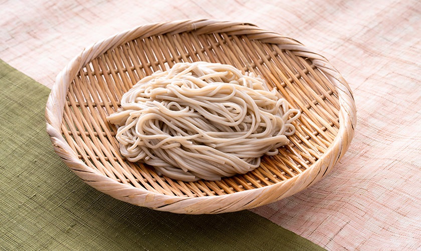 �۸�����