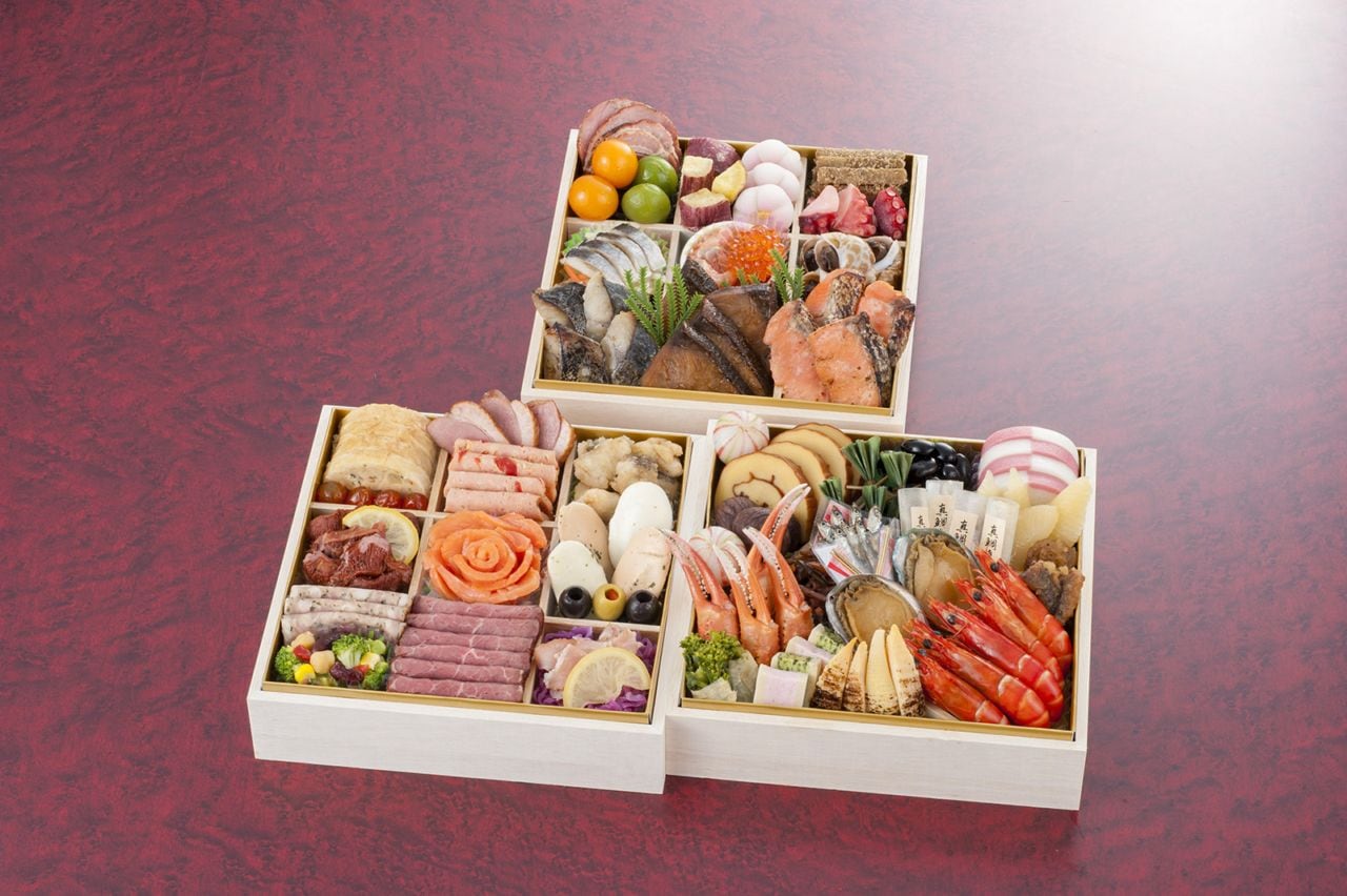 能登半島 和倉温泉 ホテル海望　和洋おせち三段重