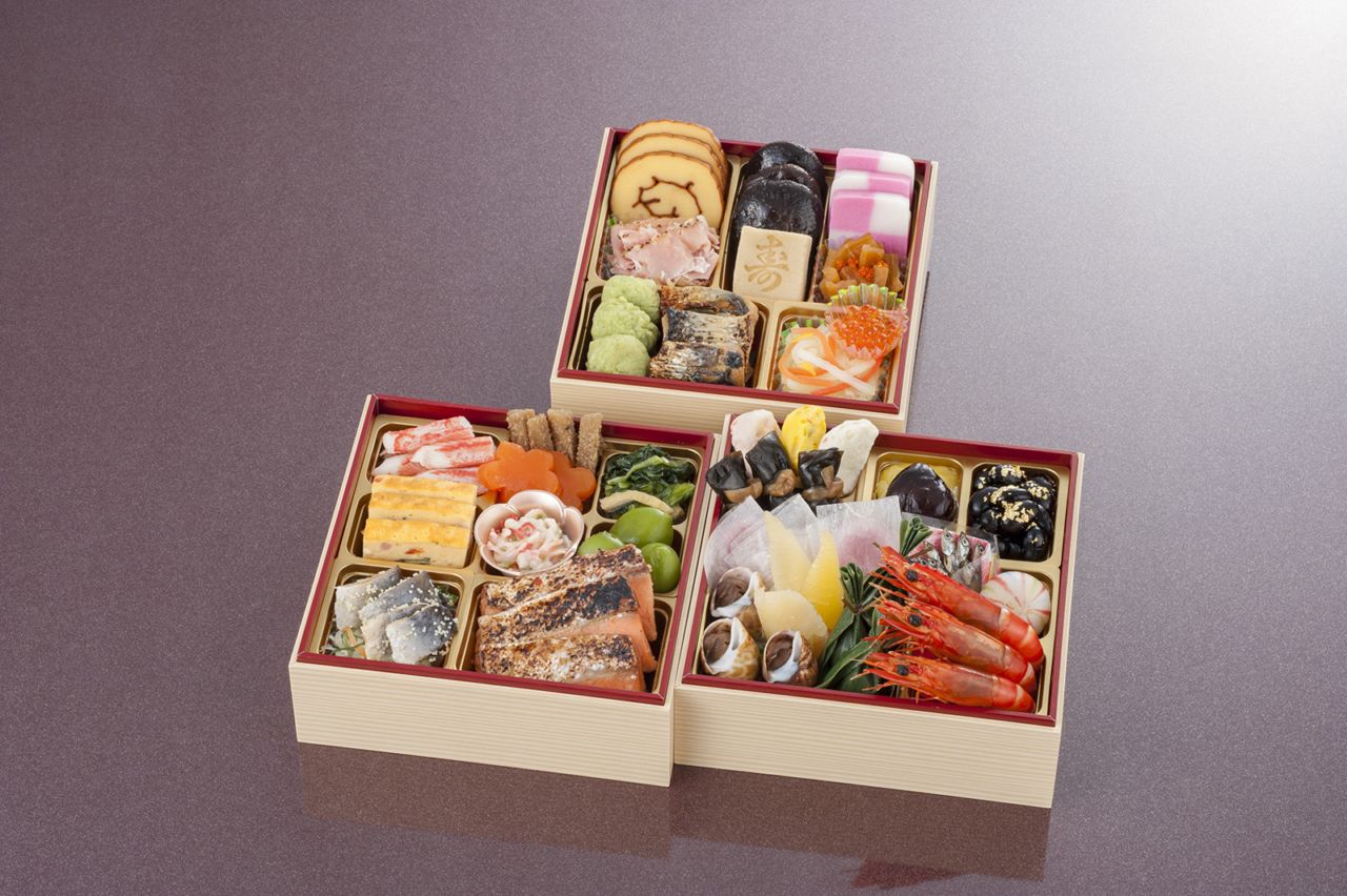 京都 上桂 旬彩味処いずみ　和風おせち三段重