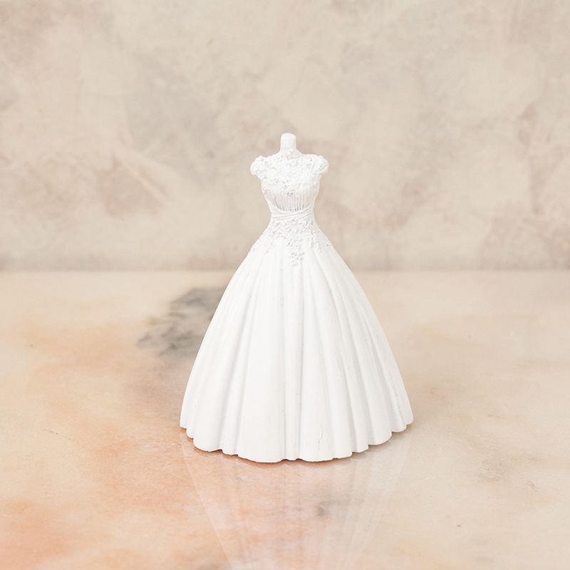 Chloe �������Υ��奨�꡼�ǥ����ץ쥤�������ǥ��󥰥ɥ쥹��