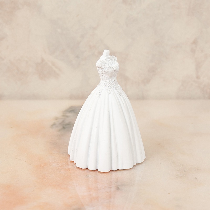 Chloe �������Υ��奨�꡼�ǥ����ץ쥤�������ǥ��󥰥ɥ쥹��