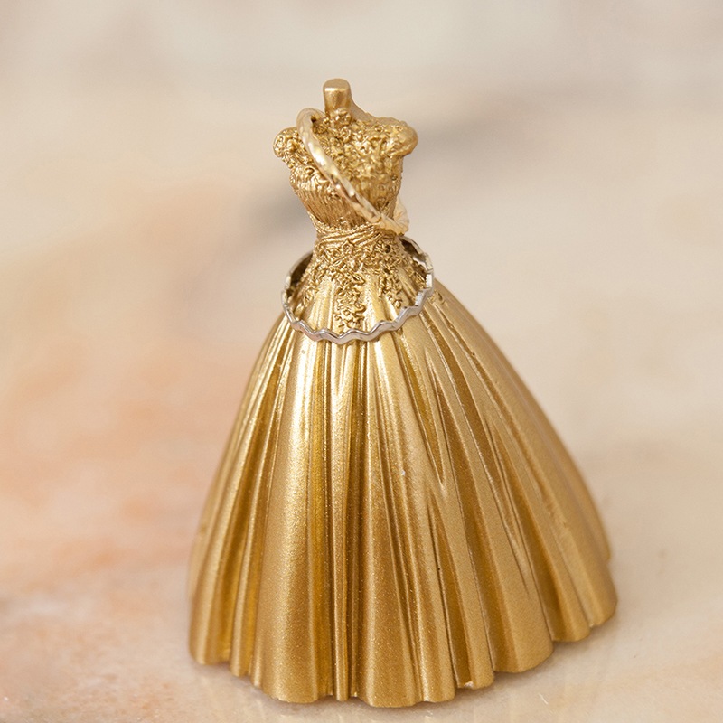 Chloe �������Υ��奨�꡼�ǥ����ץ쥤�������ǥ��󥰥ɥ쥹��