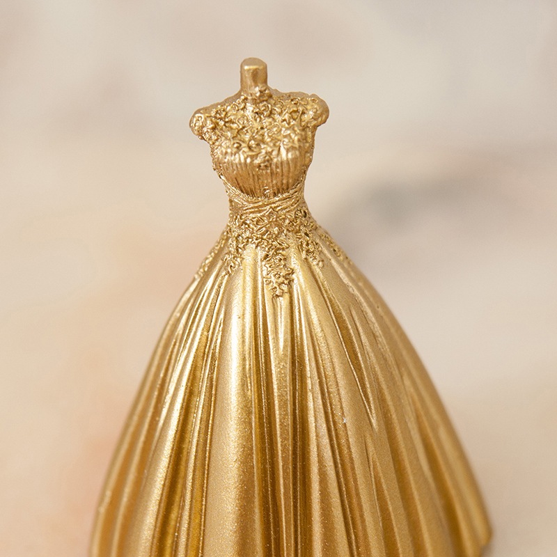 Chloe �������Υ��奨�꡼�ǥ����ץ쥤�������ǥ��󥰥ɥ쥹��