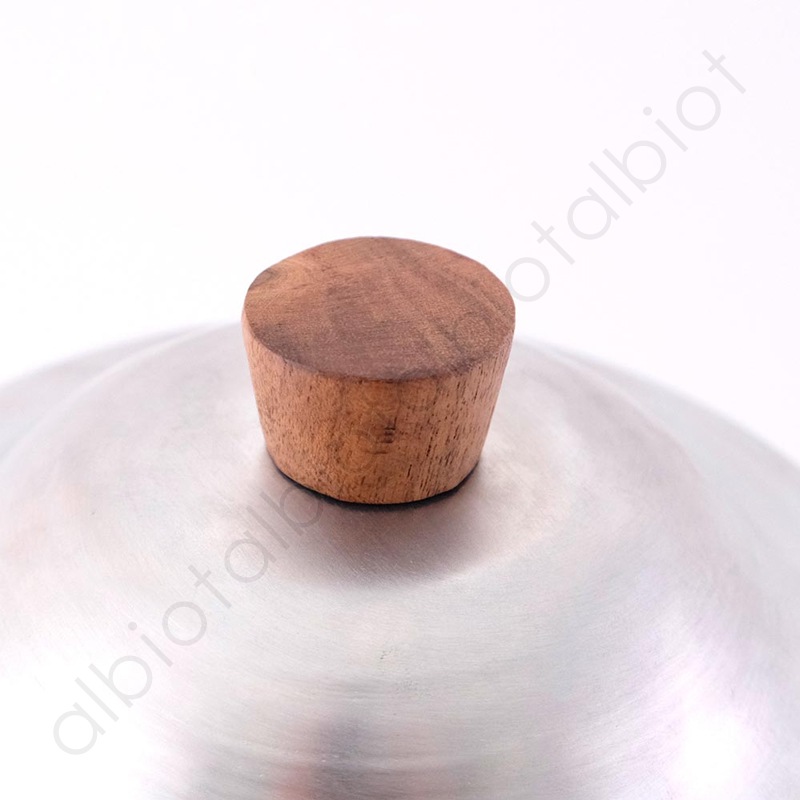 ノスタルジックなアルミのキャニスター